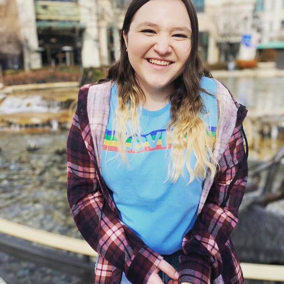 Meet your Posher, Kayla - Picture 1 of 1